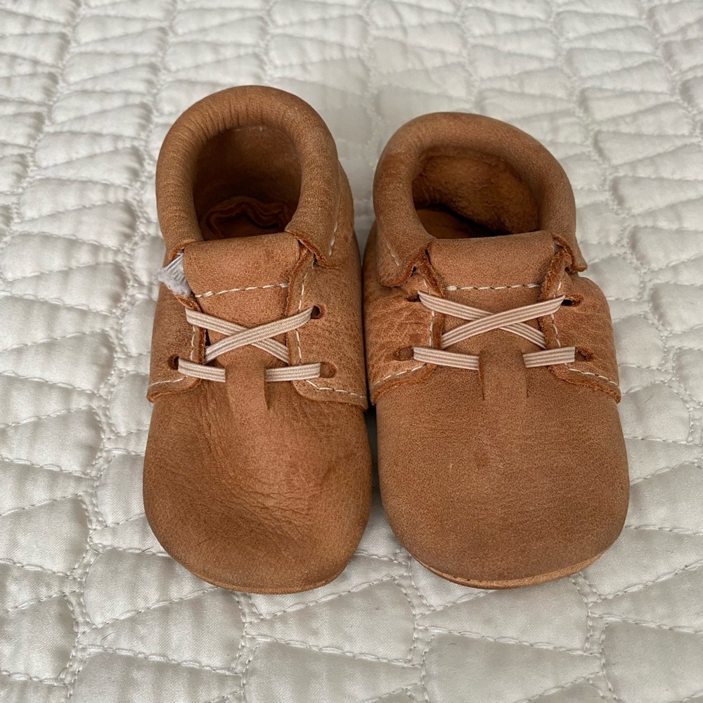 Freshly Picked size 3 Tan Leather Oxford Style Baby Shoe good used condition